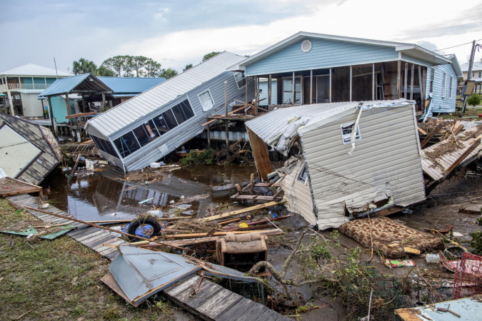 Furacão Idalia é rebaixado a tempestade tropical nos Estados Unidos